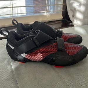 Men’s Nike Superrep Cycle Trainers size US 9 with clips already attached.